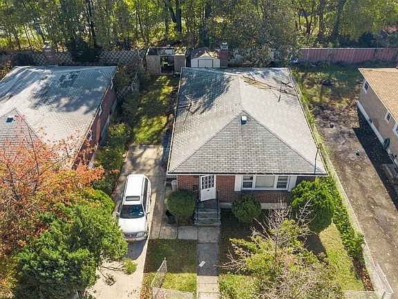 2nd image of 38 Park Hill Cir