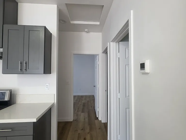 1209 W King St — Photo 7
