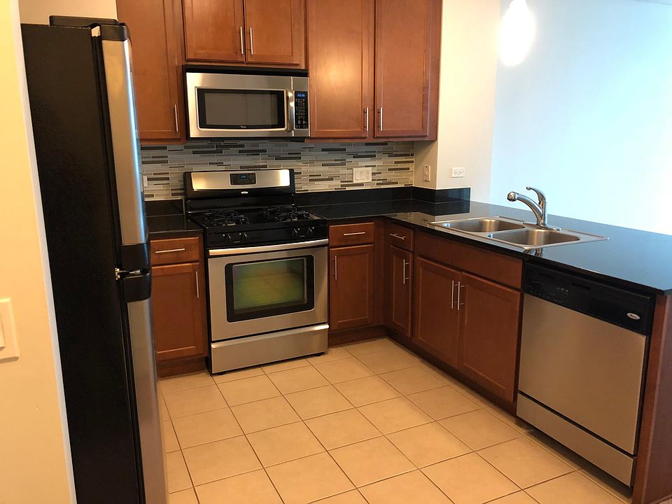 1st image of 552 W Kinzie St #E2012