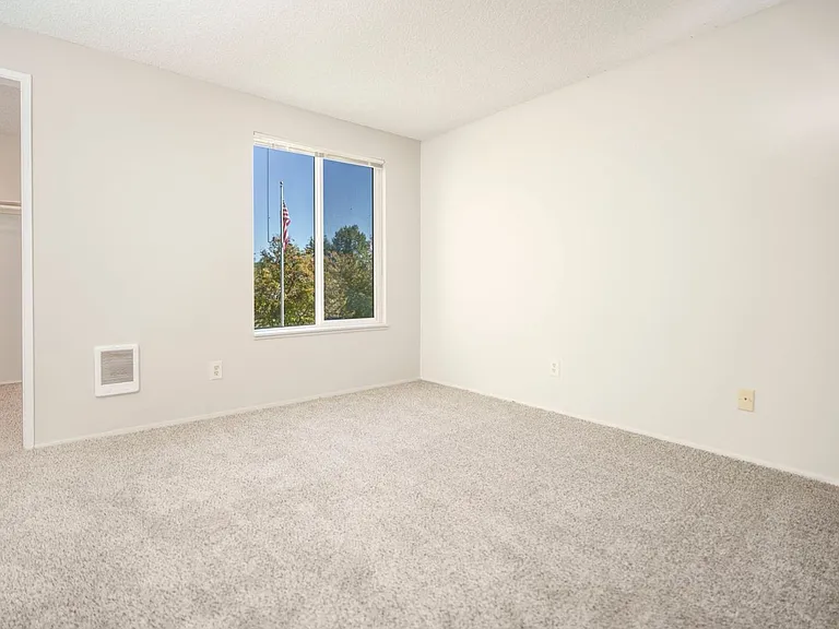 530-Elmwood Village — Photo 34