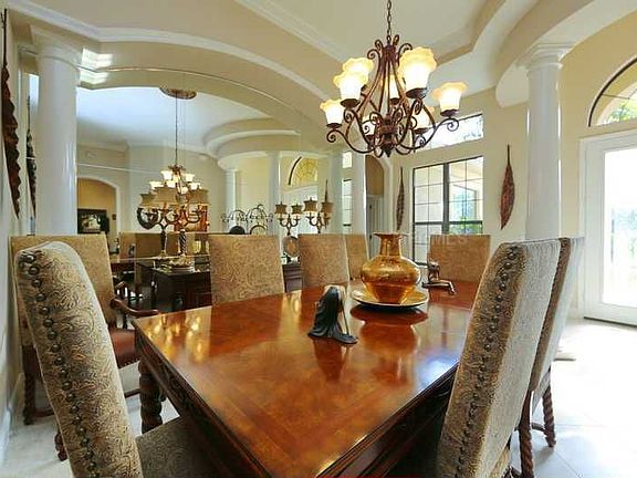 5th image of 7238 Lake Forest Gln
