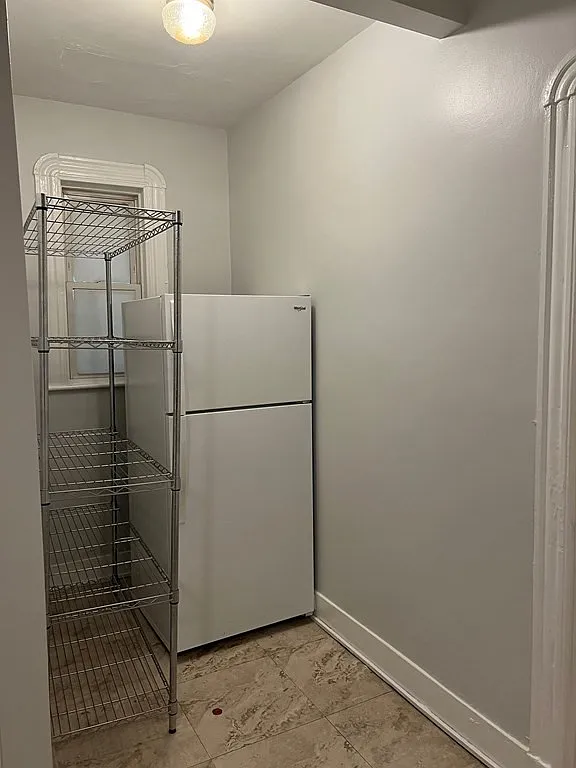 3 bed, 1.0 bath, 1200 sqft, $2,995 — Photo 3