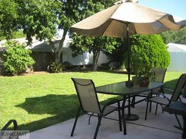 12374 Cumberland Dr, Largo, FL 33773