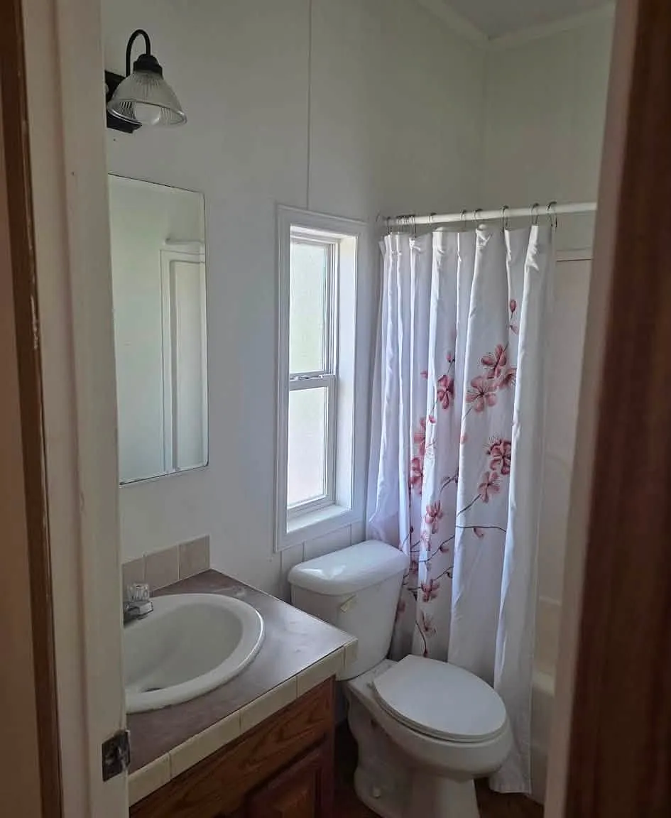 3 bed, 1280 sqft, $1,300 — Photo 1