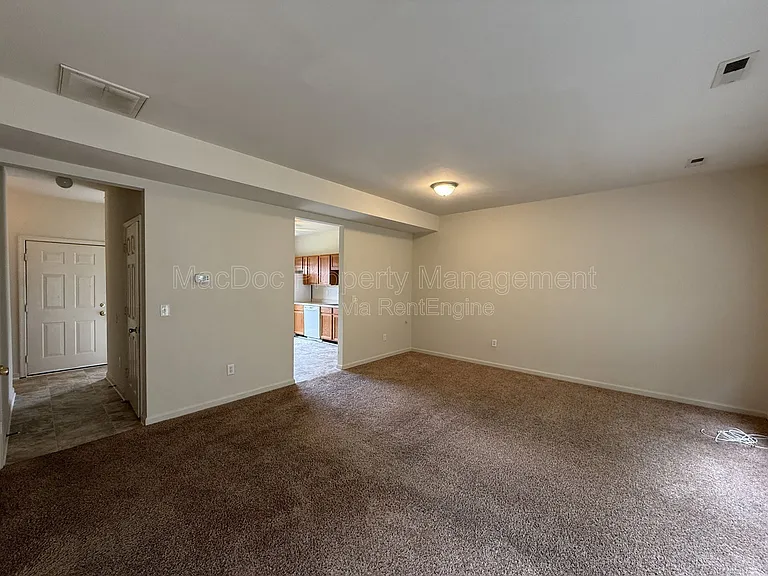 11009 Bevin Dr — Photo 3