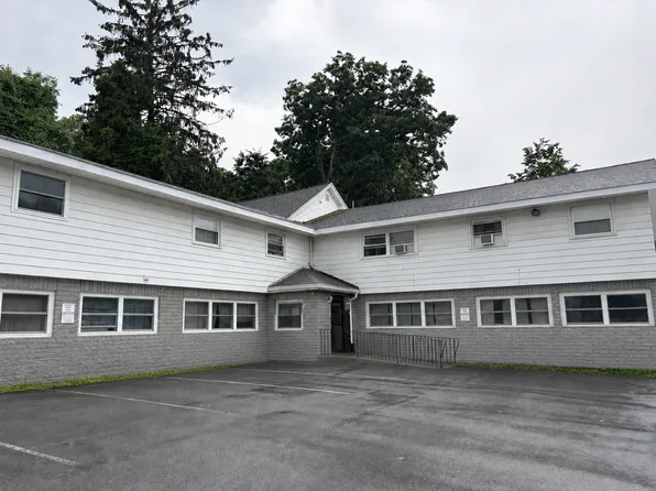 214 Center St #7, Corinth, NY 12822