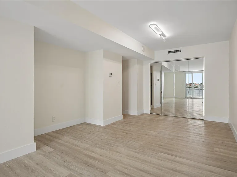511 Bayshore Dr #206 — Photo 4