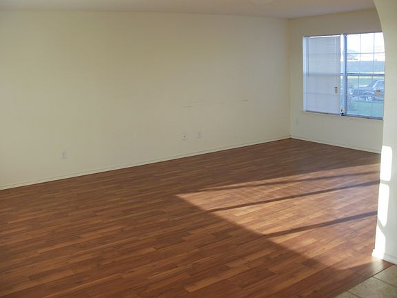4th image of 2704 Naples St