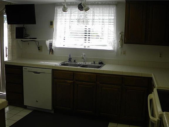 4th image of 1720 Starbuck Dr