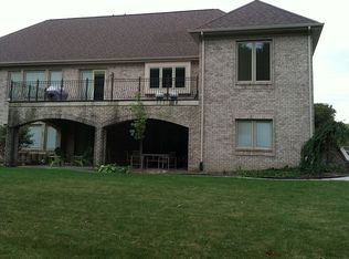 1376 Bur Oak Ln, Oakland, MI 48363
