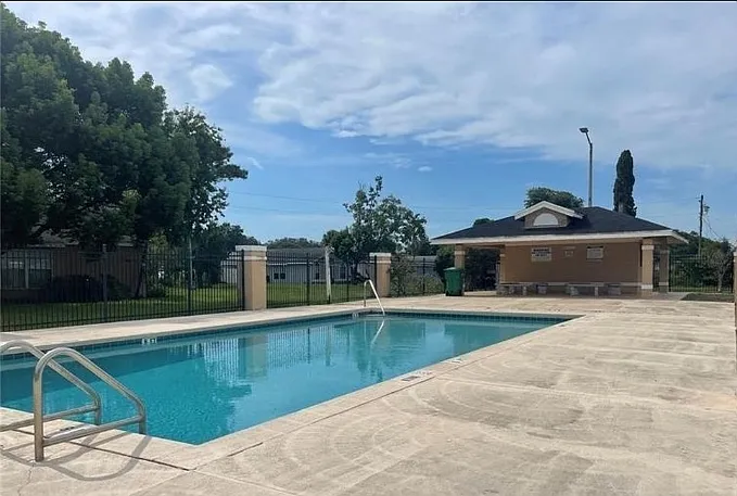 Community pool