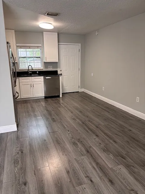 1607 E Kirby St — Photo 4