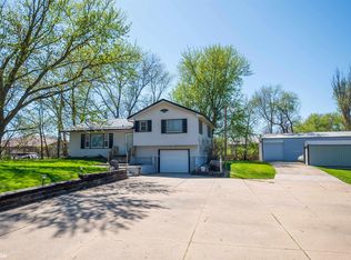 2609 Ridge Rd, Marshalltown, IA 50158