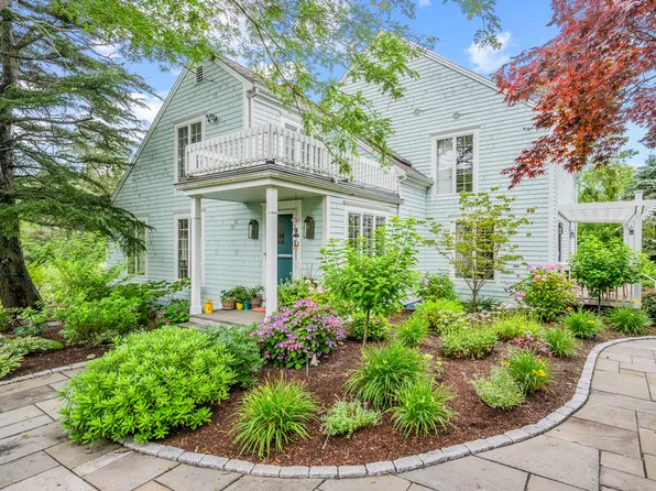 122 Stoney Cove Lane, Cummaquid, MA 02637