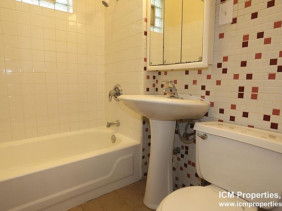 5th image of 3054 N Greenview Ave #2A