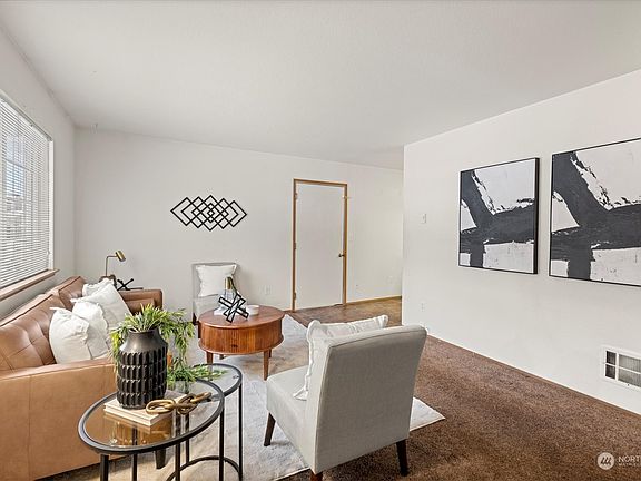 3rd image of 2038 Beverly Boulevard