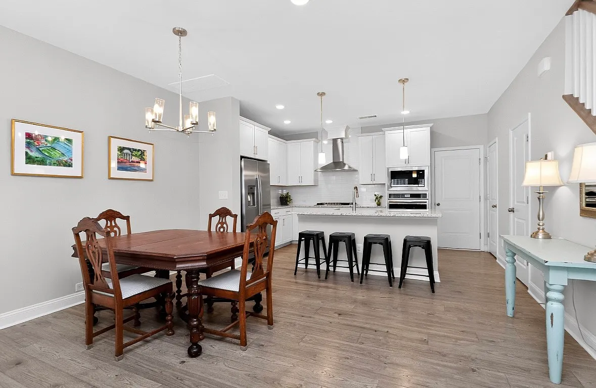 4 bed, 2242 sqft, $3,500 — Photo 4