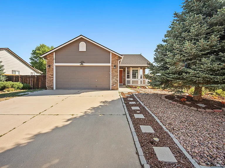 5194 Fennel Dr — Photo 2