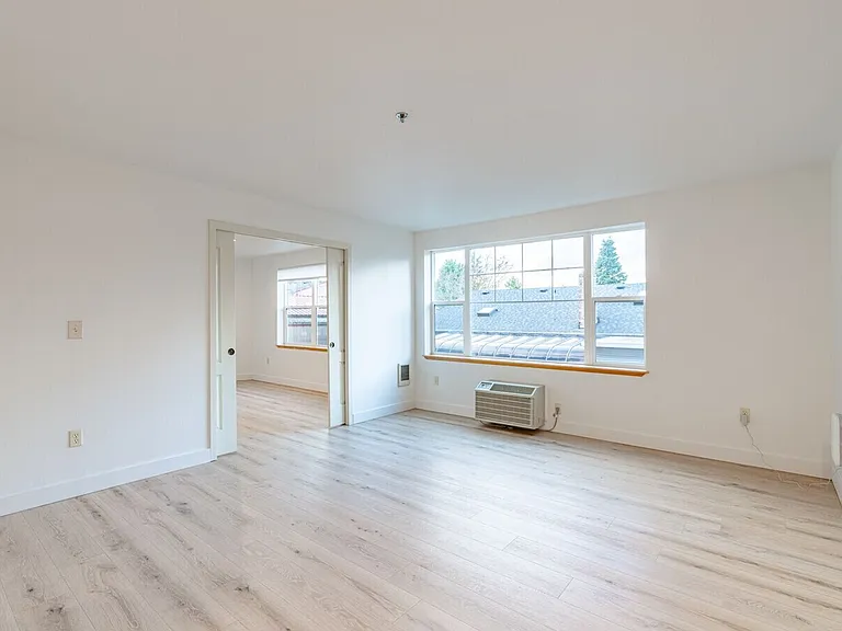 Eastwood Apartments — Photo 94