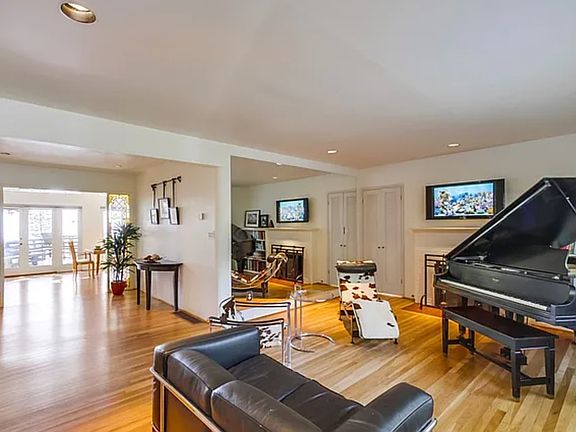 2nd image of 5752 Bellevue Ave