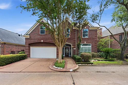 17 Ambleside Crescent Dr Photo 1