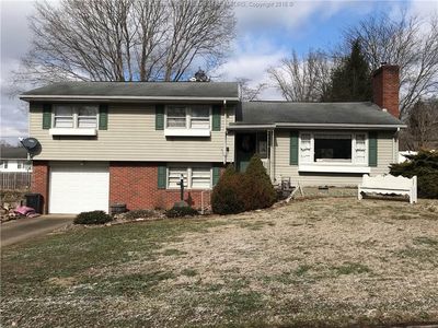 811 Sycamore St, Ravenswood, WV, 26164