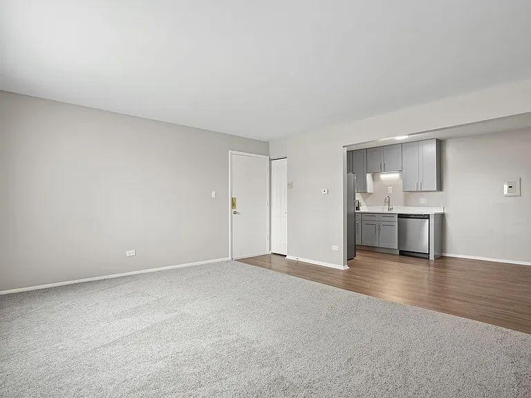 Hoffman Hills Apartments — Photo 36