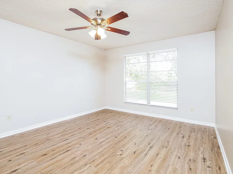 2677 Aberdeen Ct — Photo 10