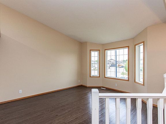3rd image of 85 N Ladwig Close