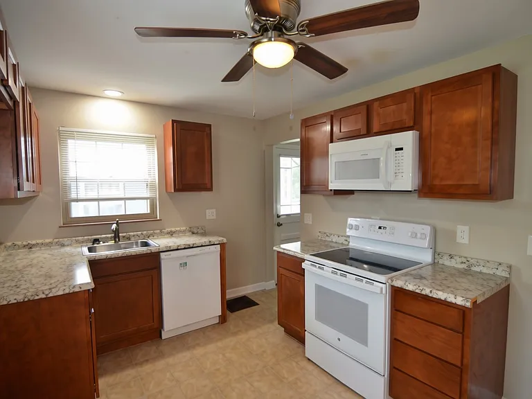 8412 Wicklow Ave — Photo 5
