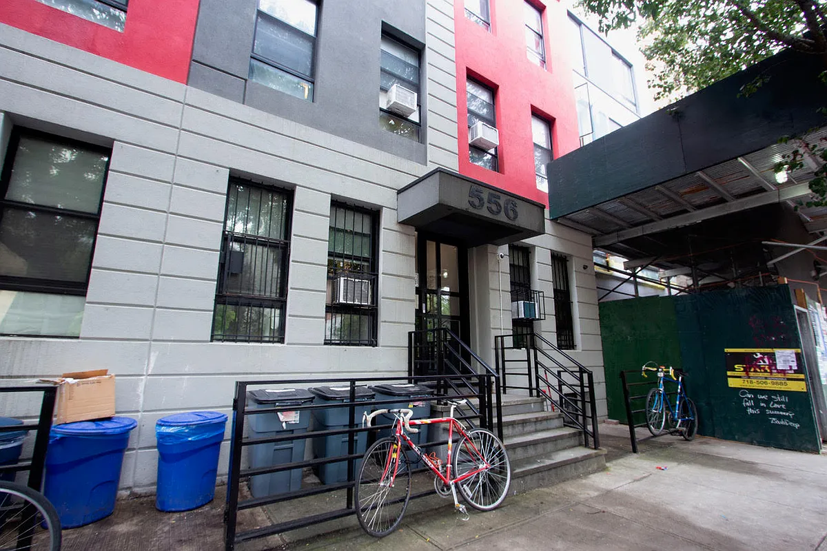 Building Photo - 556 Gates Ave #6