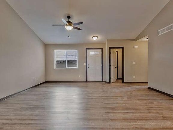 2nd image of 5352 Cypress