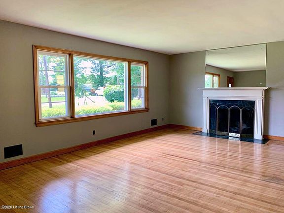 3rd image of 3101 Tremont Dr