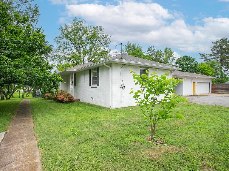 215 Donna Dr #S — Photo 16