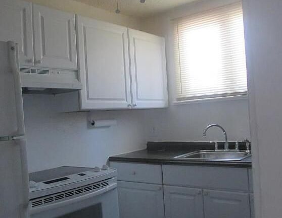 4th image of 1219 E Strawbridge Ave Unit 4