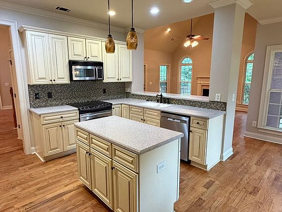 5th image of 254 Southfield Ct