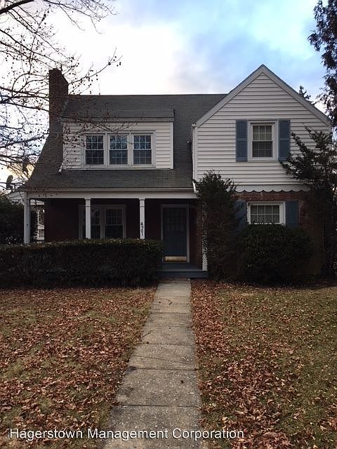 1st image of 901 Woodland Way