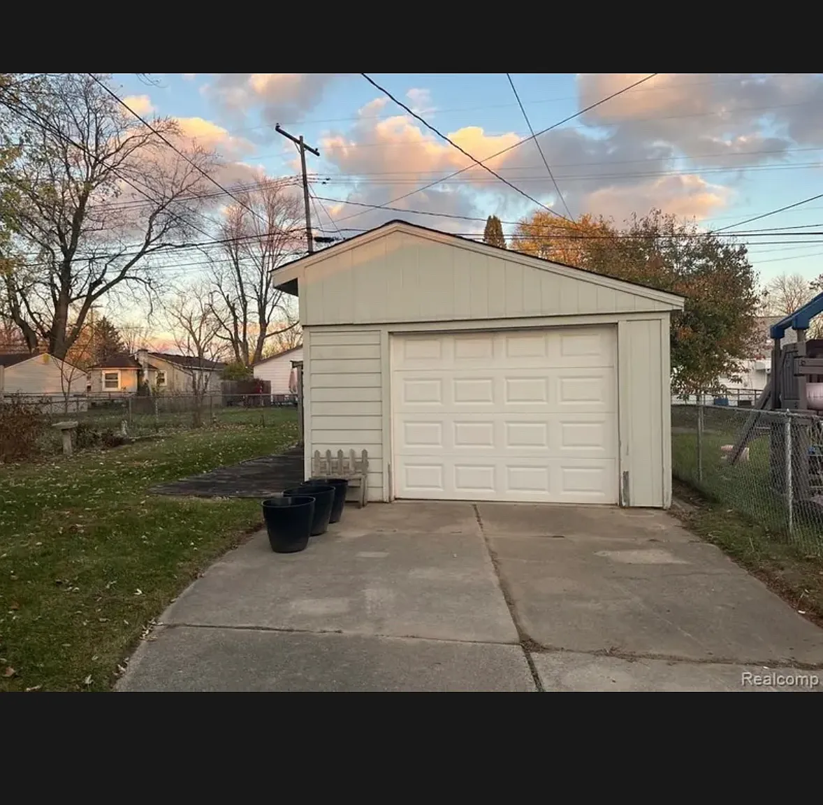 3 bed, 936 sqft, $1,600 — Photo 4