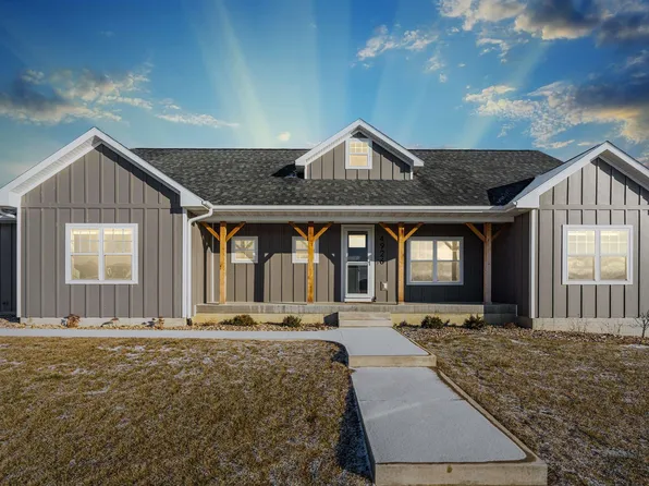 4926 Kara Dr, Cedar Falls, IA 50613