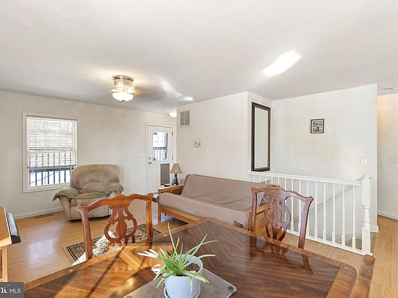 5th image of 426 Cardinal Dr