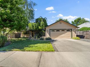 1854 SW Topaz Ln, Grants Pass, OR 97526