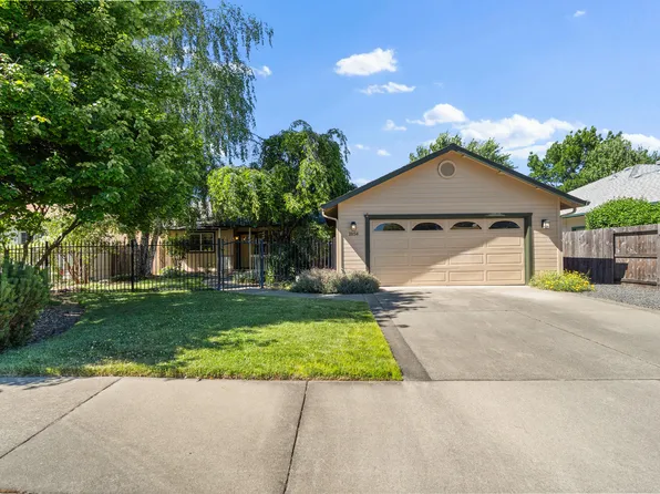 1854 SW Topaz Ln, Grants Pass, OR 97526