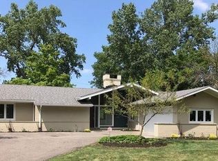 24961 S Woodland Rd, Beachwood, OH 44122