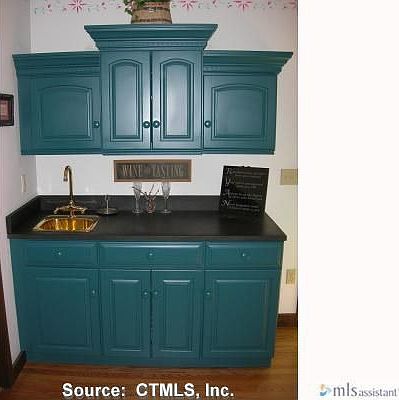 Wet Bar w/ blk granite top