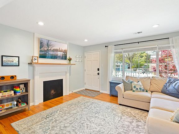 3rd image of 3607 Fair Oaks Ave