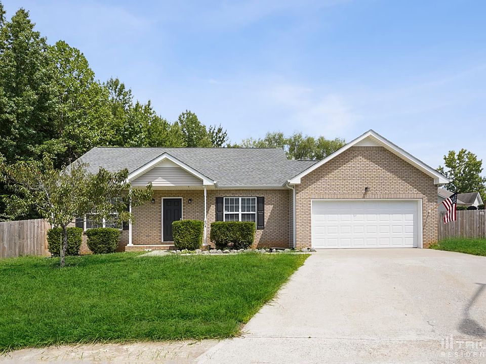 1st image of 404 Piney Dr