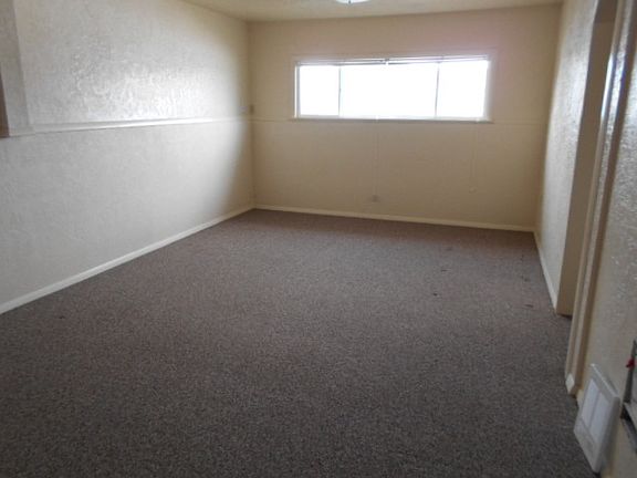 4th image of 104 Sunny Ln