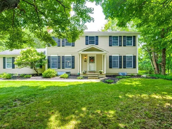 6589 Elmcrest Dr, Hudson, OH 44236