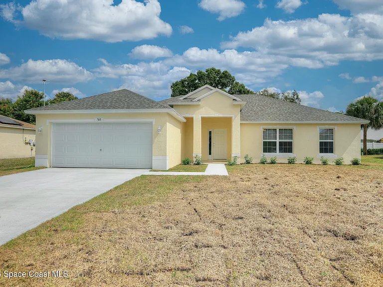 743 Breakwater Ter — Photo 1