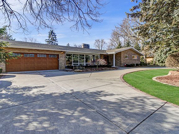 2nd image of 223 Park Dr